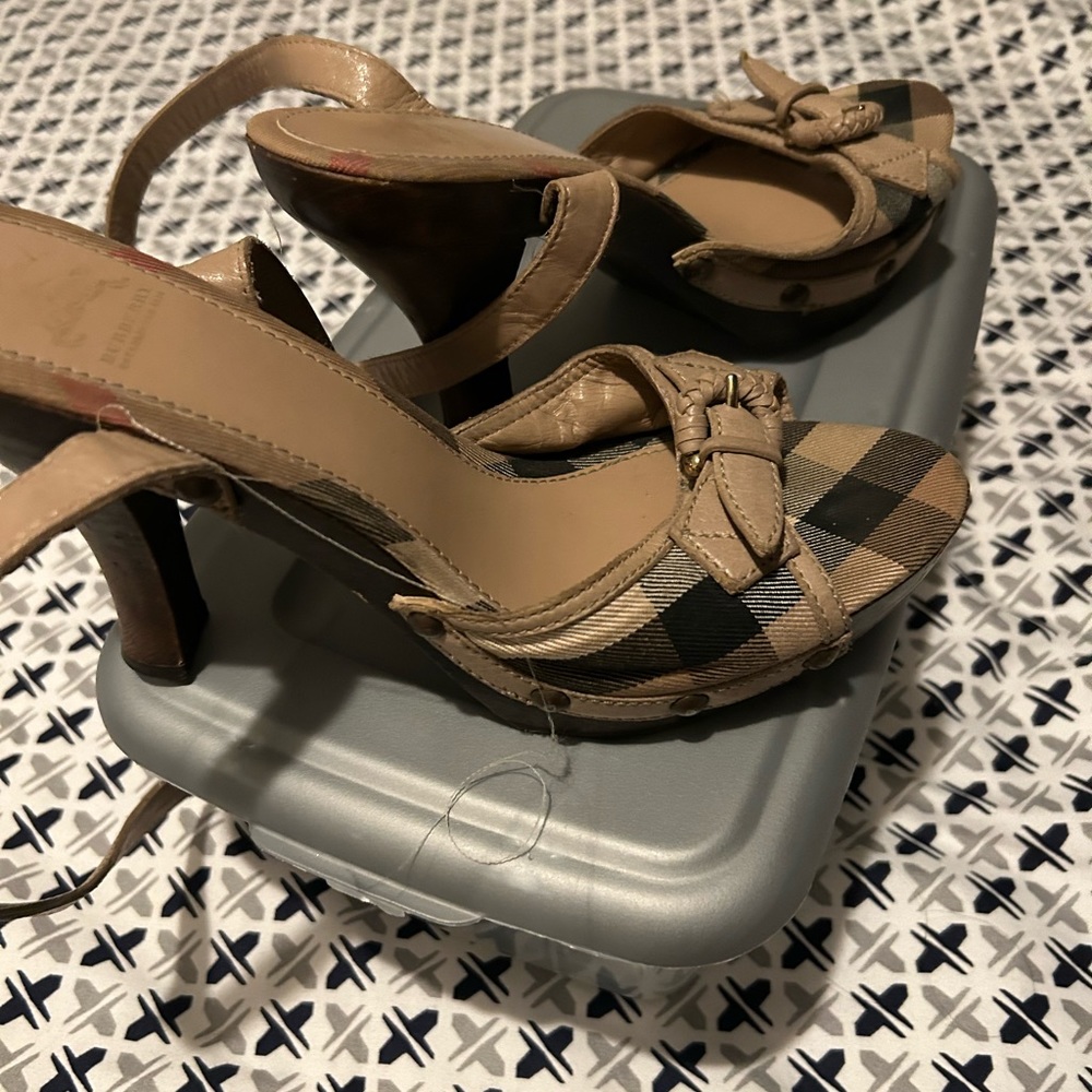 Vintage Burberry heels (100% Authentic) - Picture 2 of 7